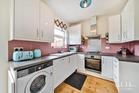 11 Park Crescent, Hornchurch, RM11 1BJ
