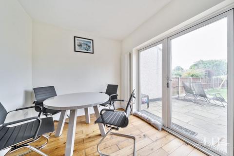 11 Park Crescent, Hornchurch, RM11 1BJ