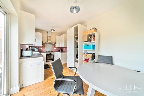 11 Park Crescent, Hornchurch, RM11 1BJ