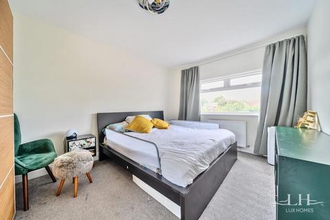 11 Park Crescent, Hornchurch, RM11 1BJ