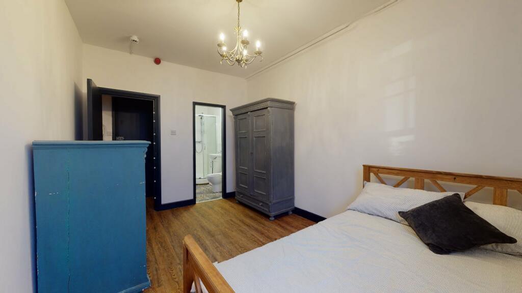 A spacious and well-lit double bedroom featurin...