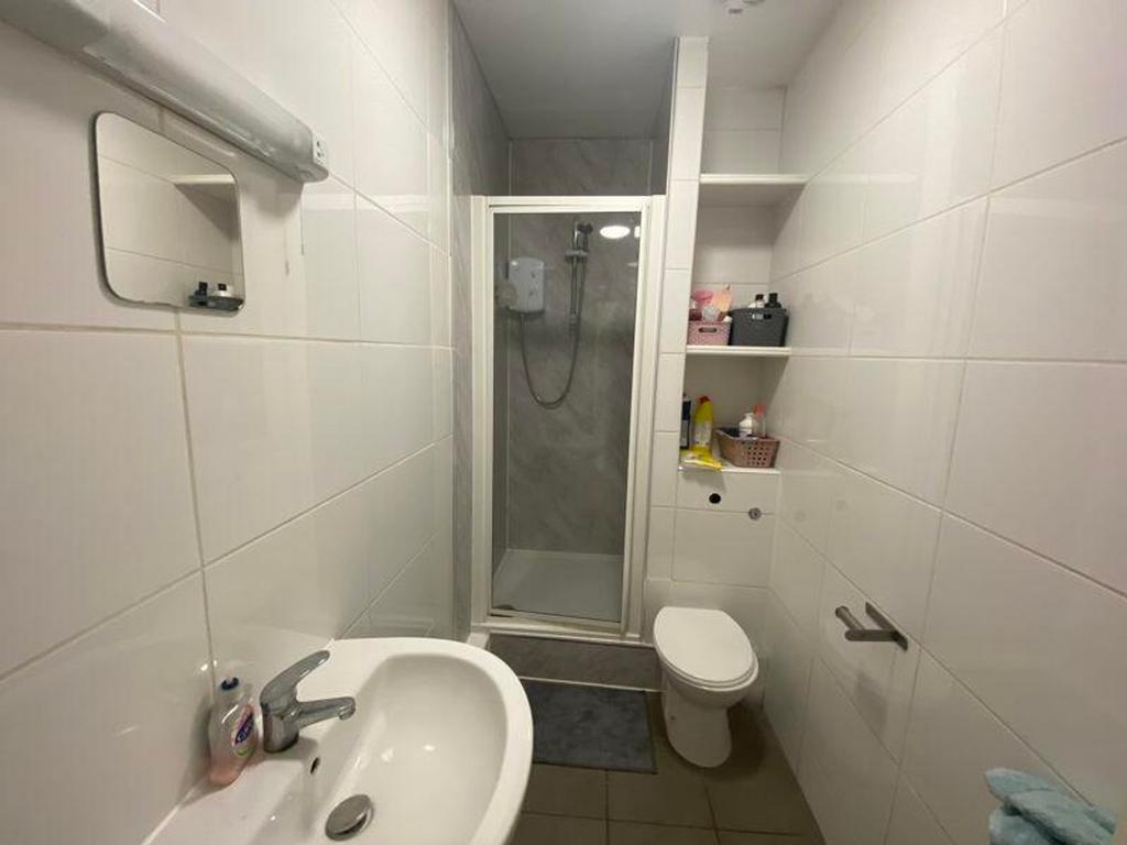 A modern and clean bathroom featuring a spaciou...