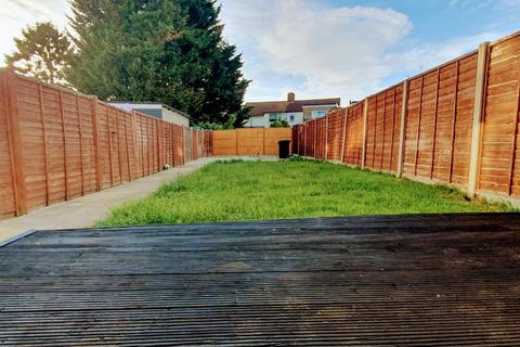 28 Greenfields Road, Reading, RG2 8SF