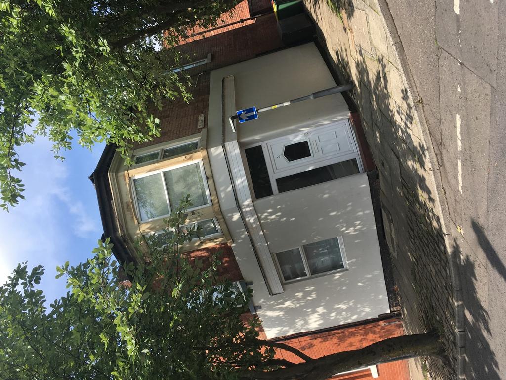 Charming front view of a well-maintained proper...