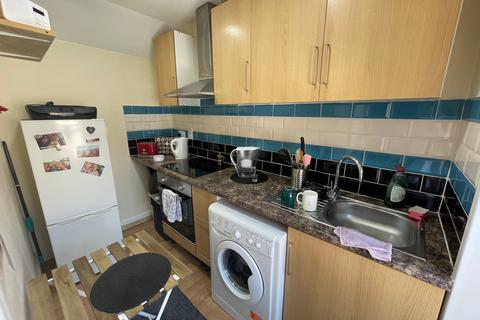 Studio to rent, Rawden Place, Cardiff CF11