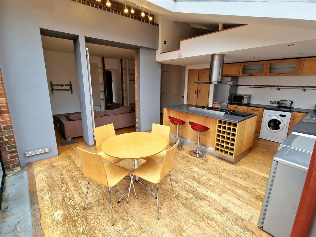 Kitchen/Dining