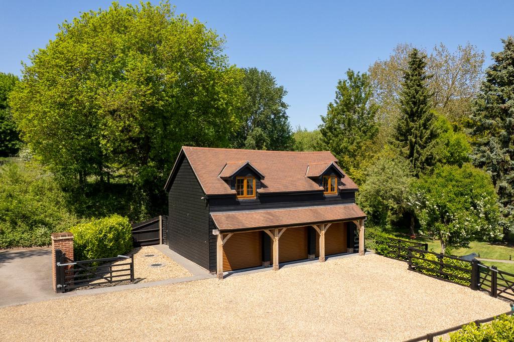 Garage & Annexe