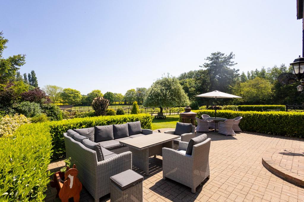 House - Gardens