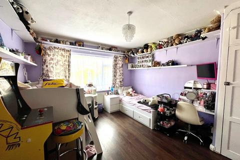 17 Bransby Road, Chessington, KT9 2JZ