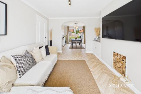 3 bedroom semi-detached house for sale, Alderbrook Drive, Nuneaton CV11