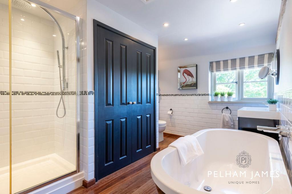 Family Bathroom, Home Farm, Burley