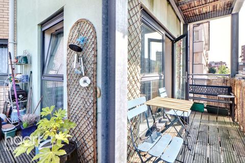 1 bedroom flat for sale, Headstone Drive, Harrow