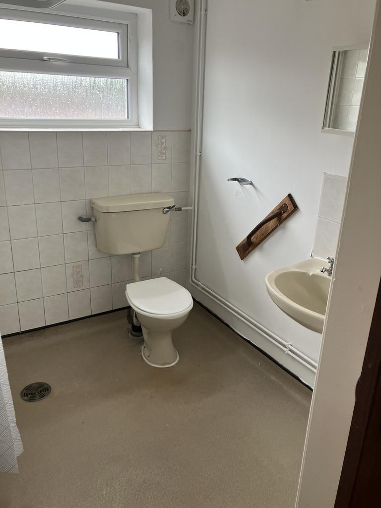 Downstairs shower romm