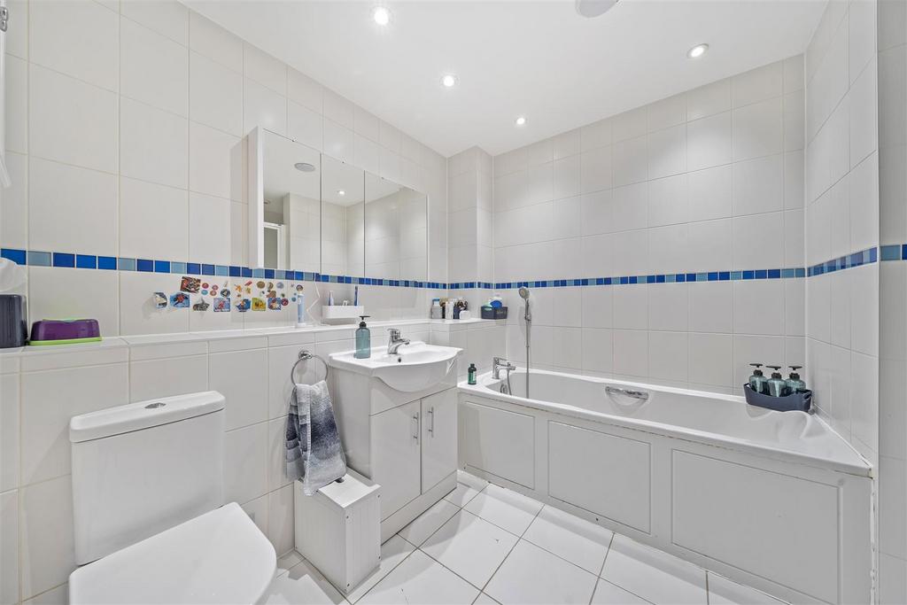 Family Bathroom: