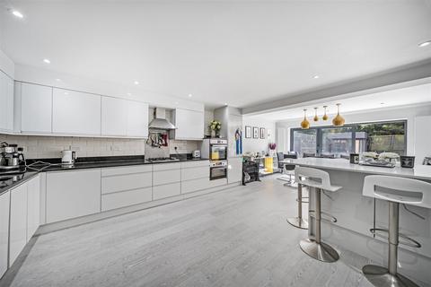 7 Tower View, Bushey Heath, Bushey, WD23 1PT