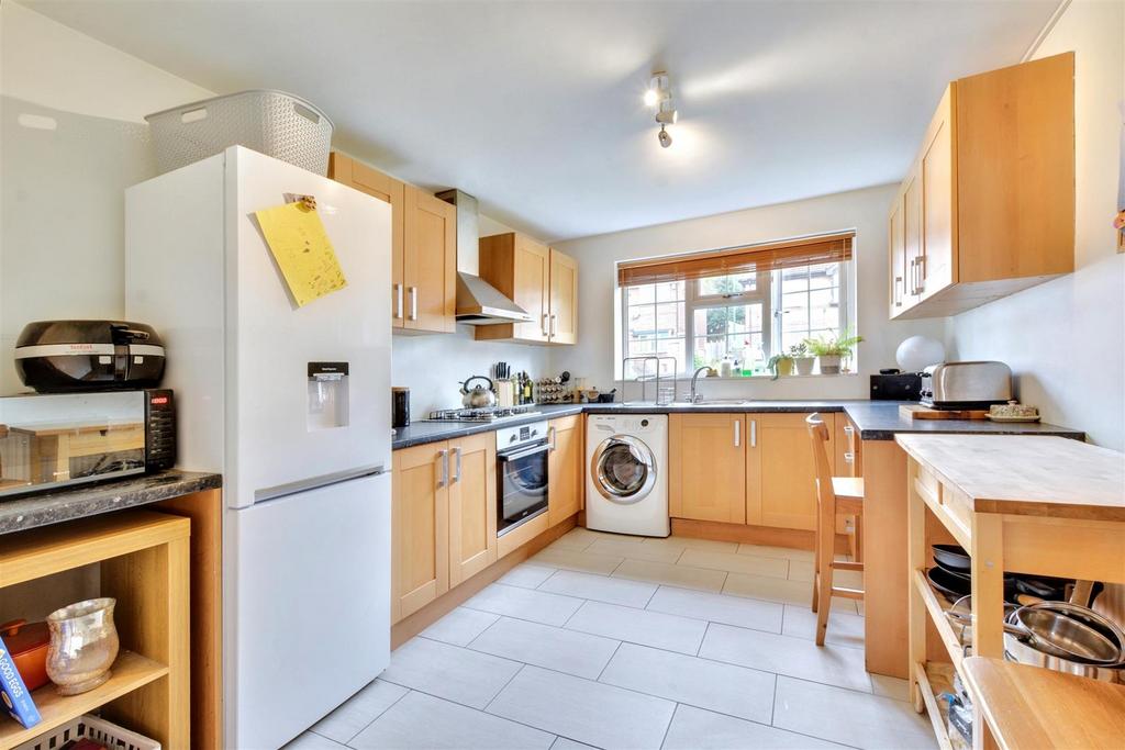 Kitchen 2.jpeg