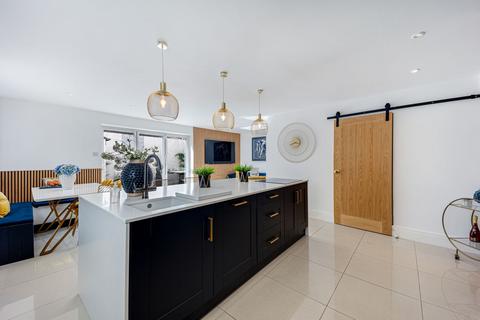 4 bedroom cottage for sale, Lunts Heath Road, Widnes WA8
