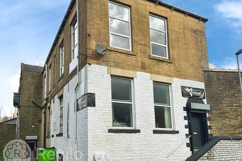 Property to rent - Two Bridges Road, Newhey, OL16