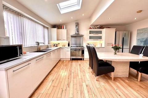 12 Charingworth Road, Solihull, B92 8HT