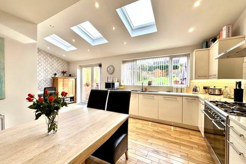 12 Charingworth Road, Solihull, B92 8HT