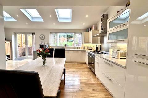 12 Charingworth Road, Solihull, B92 8HT