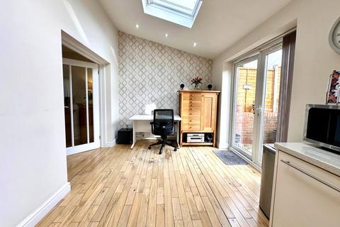 12 Charingworth Road, Solihull, B92 8HT