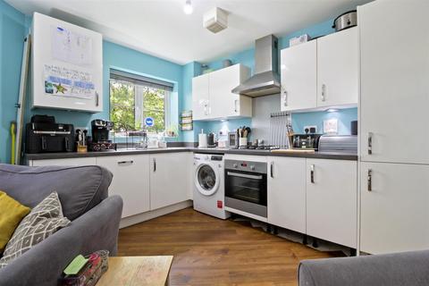 2 bedroom flat for sale, Cambrian Way, Worthing