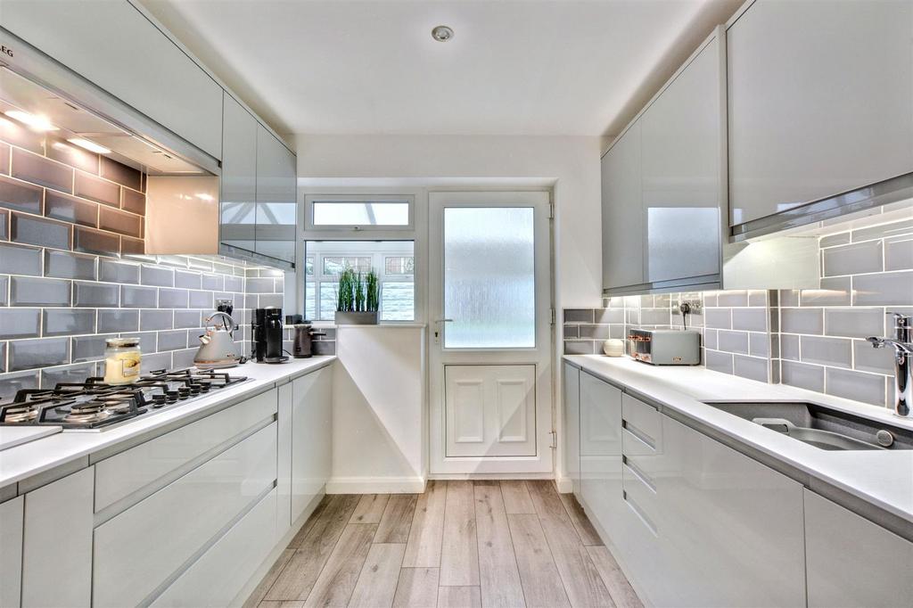 Kitchen 2.jpeg