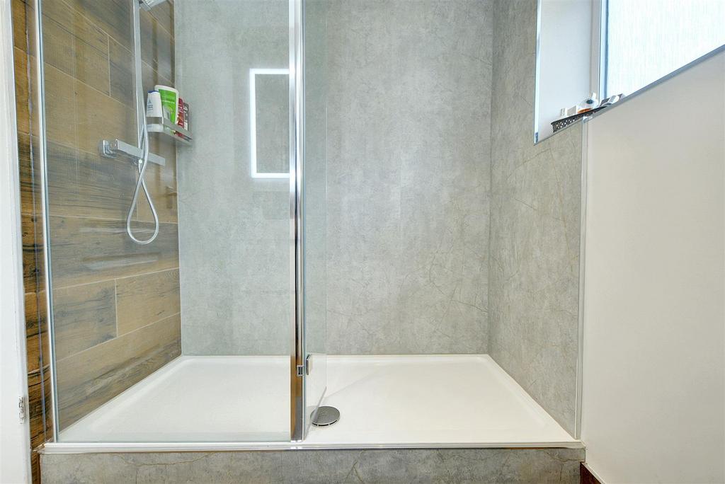 Bathroom 3.jpeg