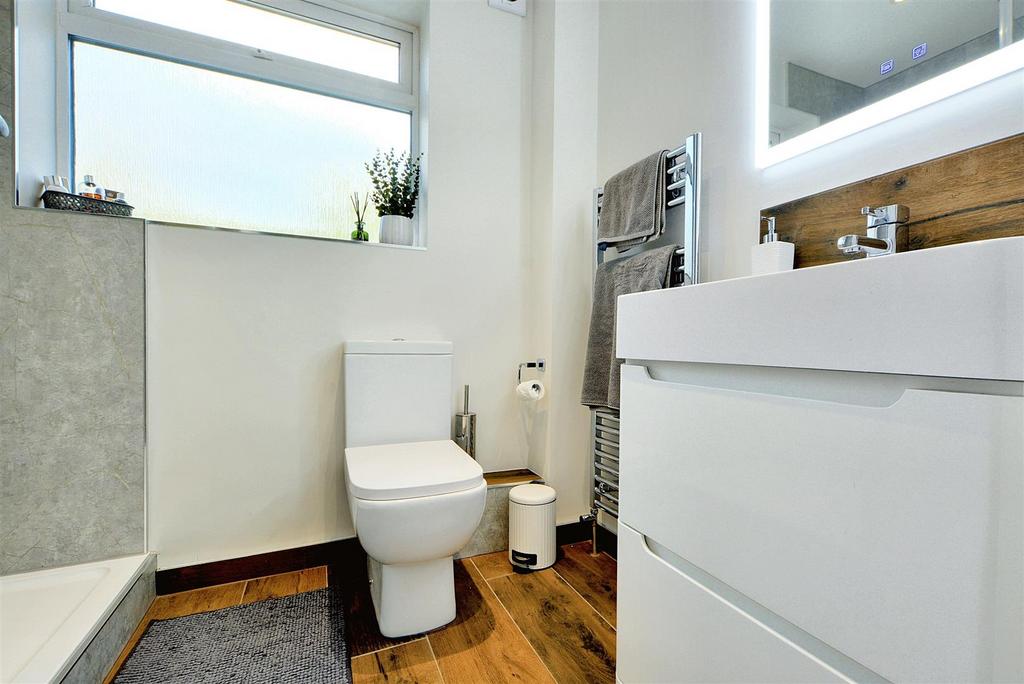 Bathroom 1.jpeg