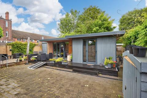 undefined, Parkanaur Avenue, Southend-on-sea SS1