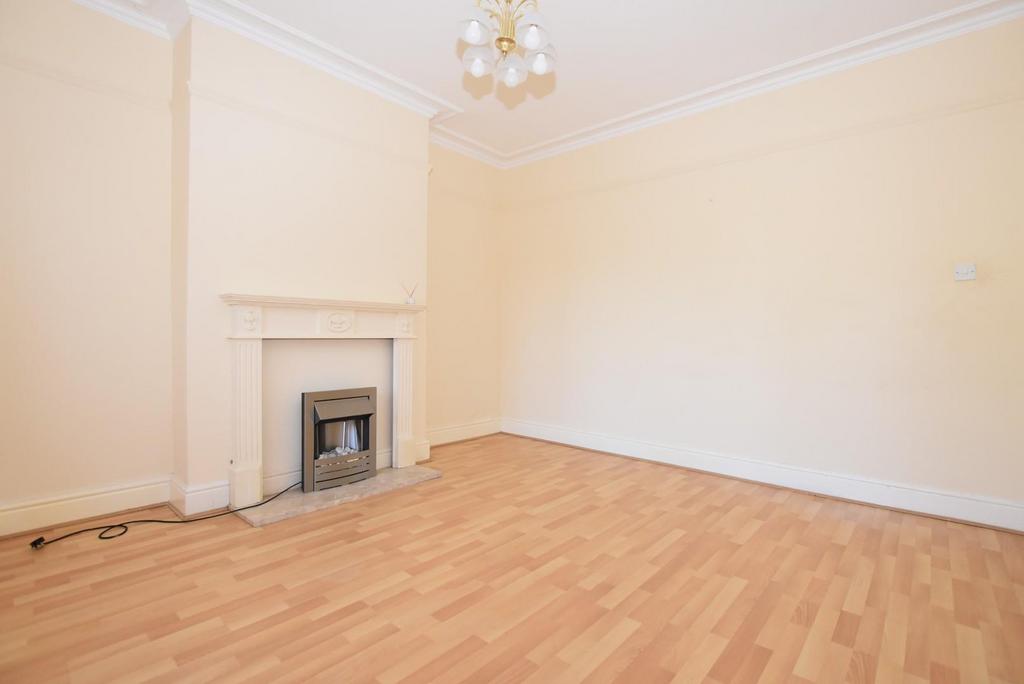 Living room 5.JPG