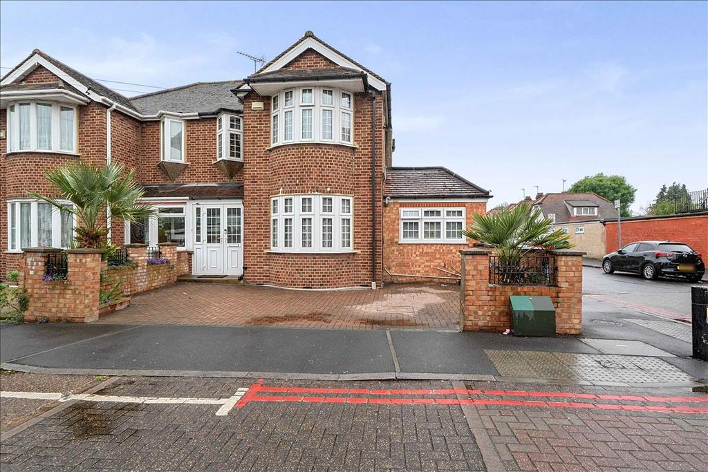Harlington Road West, Feltham... 4 bed semi-detached house for sale - £