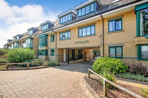 2 bedroom flat for sale, Woodhead Drive, Cambridge
