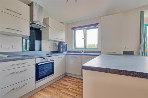 2 bedroom flat for sale, Woodhead Drive, Cambridge
