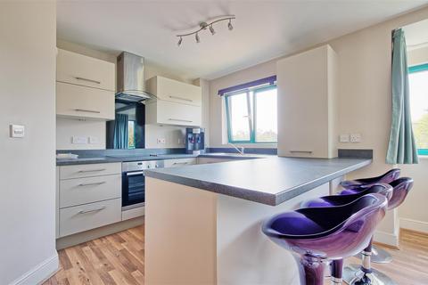 2 bedroom flat for sale, Woodhead Drive, Cambridge