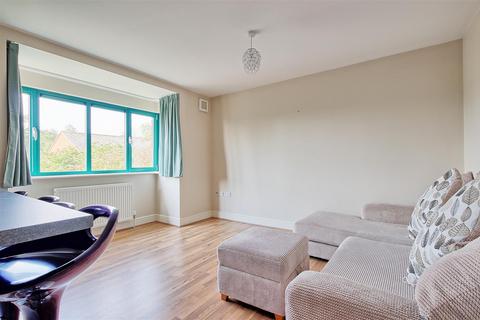 2 bedroom flat for sale, Woodhead Drive, Cambridge