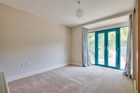 2 bedroom flat for sale, Woodhead Drive, Cambridge