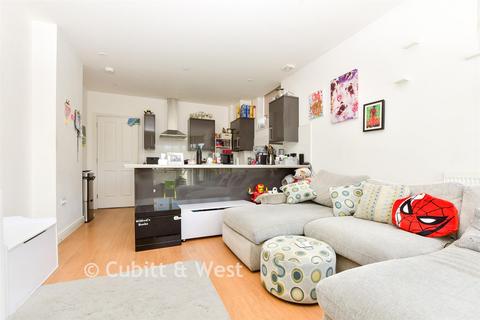 2 bedroom flat for sale, Greenstede House, East Grinstead RH19