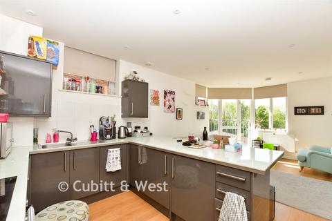 2 bedroom flat for sale, Greenstede House, East Grinstead RH19