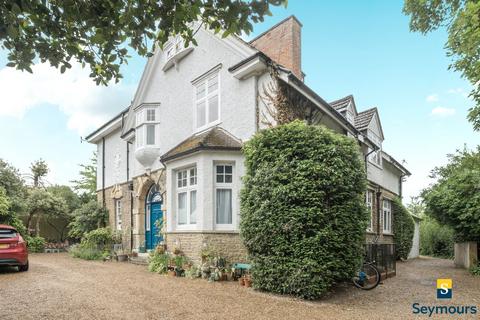 1 bedroom flat for sale, Lower Edgeborough Road, Surrey GU1