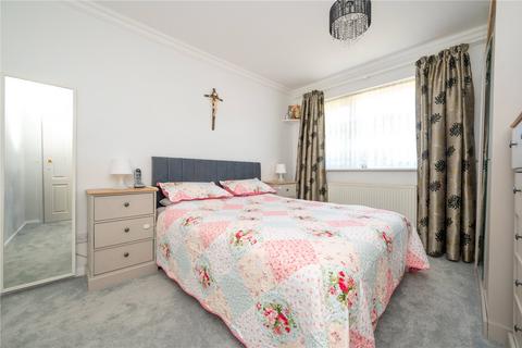 41 Maplefield, Park Street, St Albans, AL2 2BE