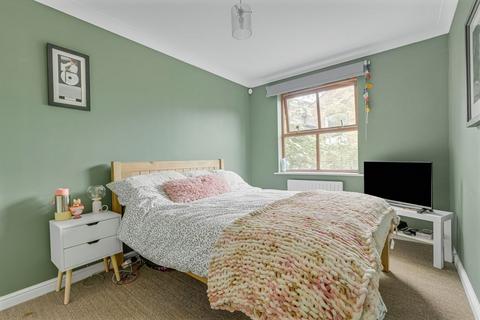 1 Louisa Close, London, E9 7BZ