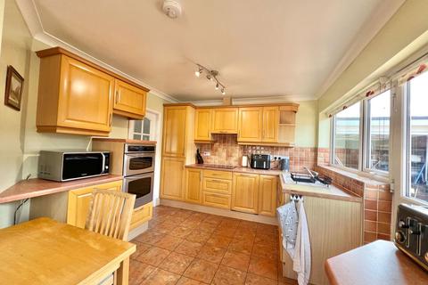 12 Hall Royd Walk, Silkstone Common, Barnsley, S75 4QA