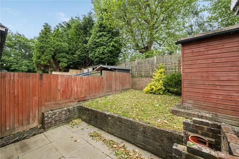 15 Albert Close, Haywards Heath, RH16 3NW