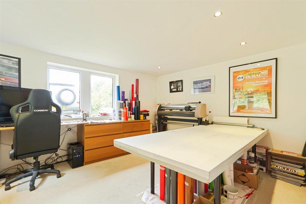 Office/Bedroom 6