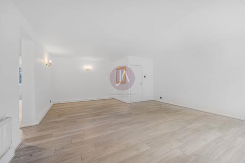 2 bedroom apartment for sale, St Anns Court, Sunningford Road, Hendon, NW4