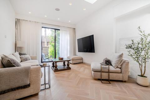 Flat 2, 11 Woodside Grange Road, London, N12 8SJ