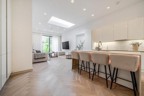Flat 2, 11 Woodside Grange Road, London, N12 8SJ