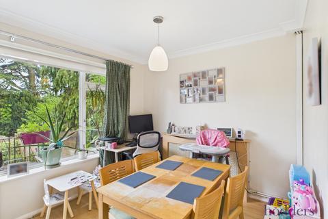 undefined, Frenchaye, Addlestone, Surrey, KT15